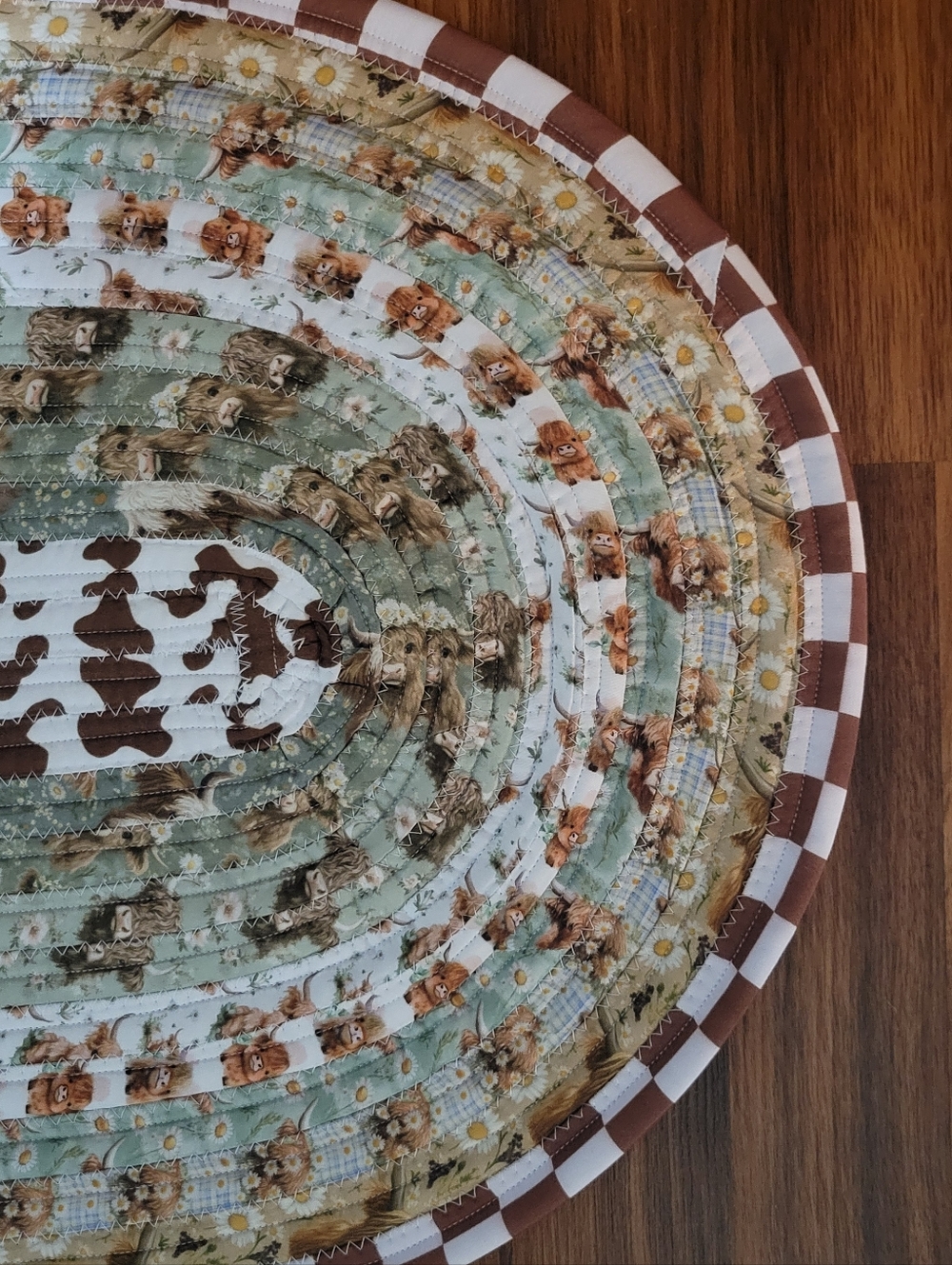 Handmade Jelly Roll Oval Rug with Highland Cow Print - Brown & Sage